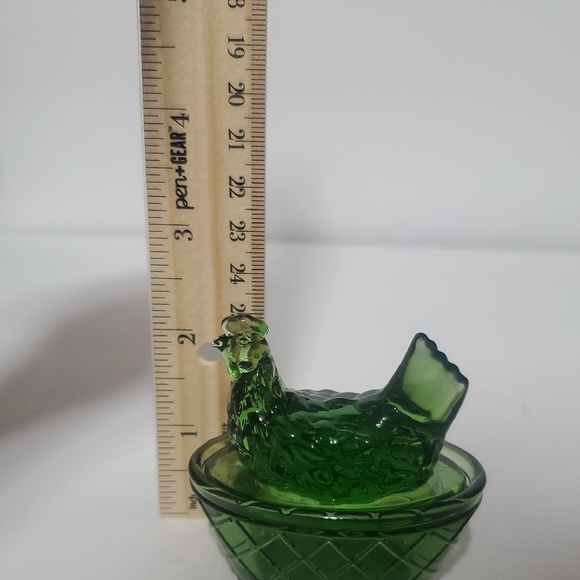 Vtg Green Glass Hen on Nest Dish - Picture 5 of 5